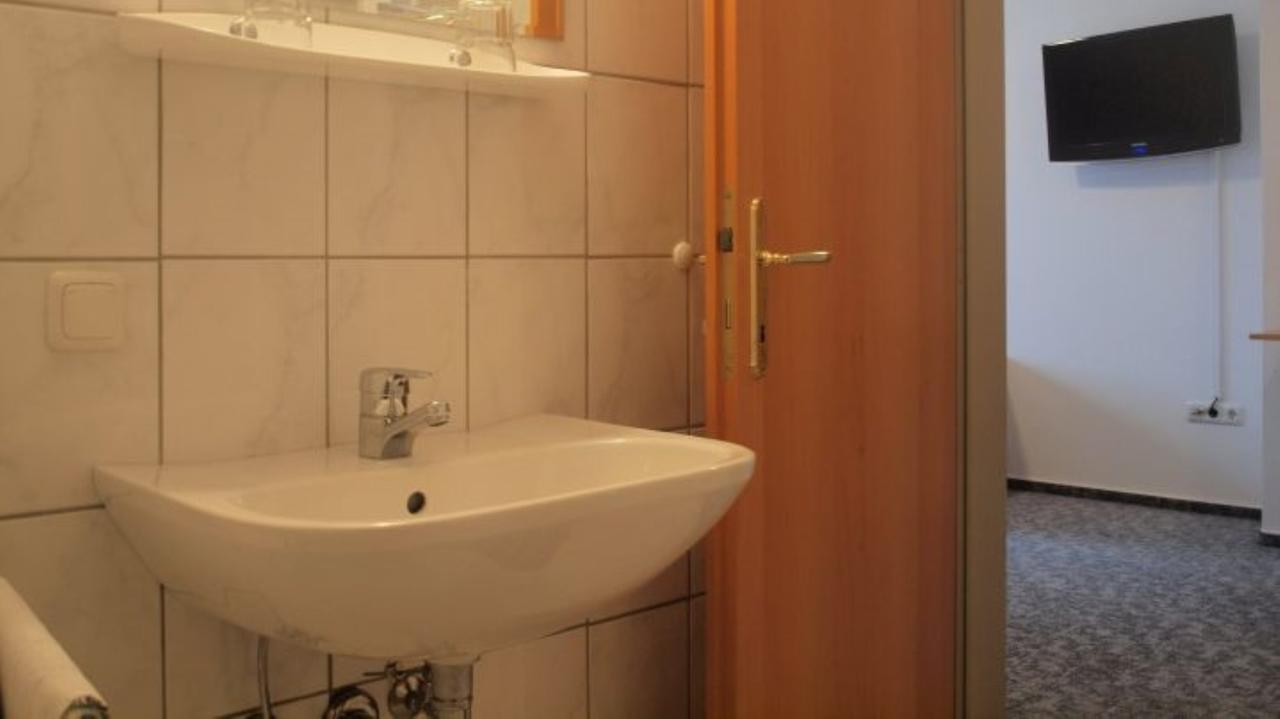 Pension Bernhards Engelhartszell Bagian luar foto